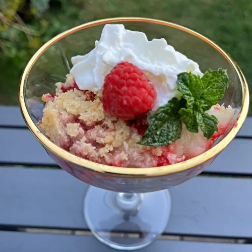 gluten-free apple and raspberry crumble