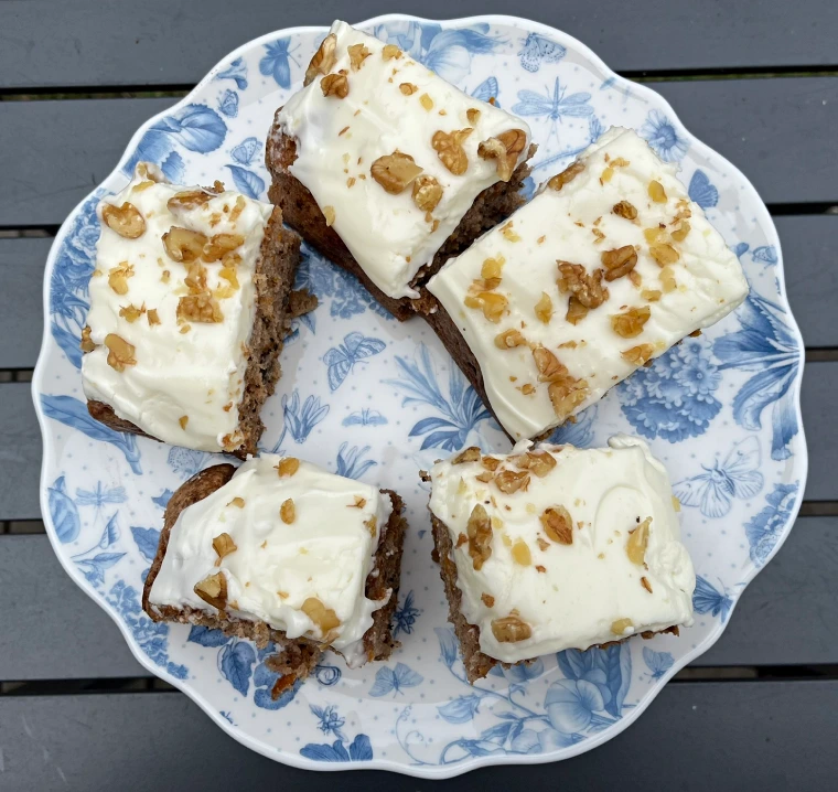 gluten free carrot cake traybake slices