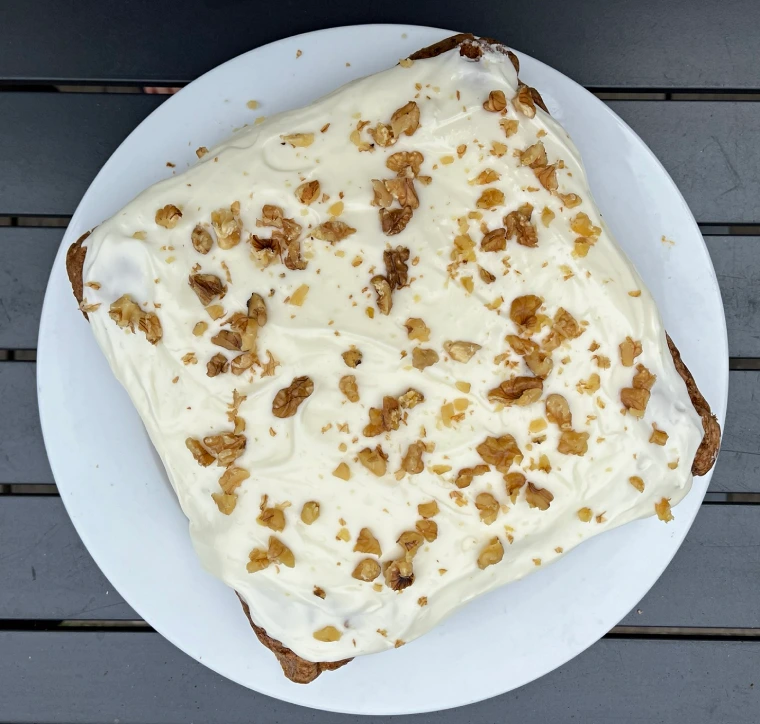 gluten free carrot cake traybake with icing