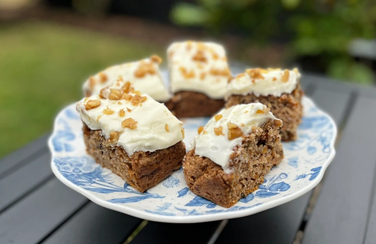 gluten free carrot cake traybake