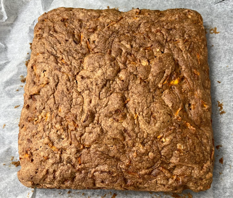 gluten free carrot cake traybake with no icing