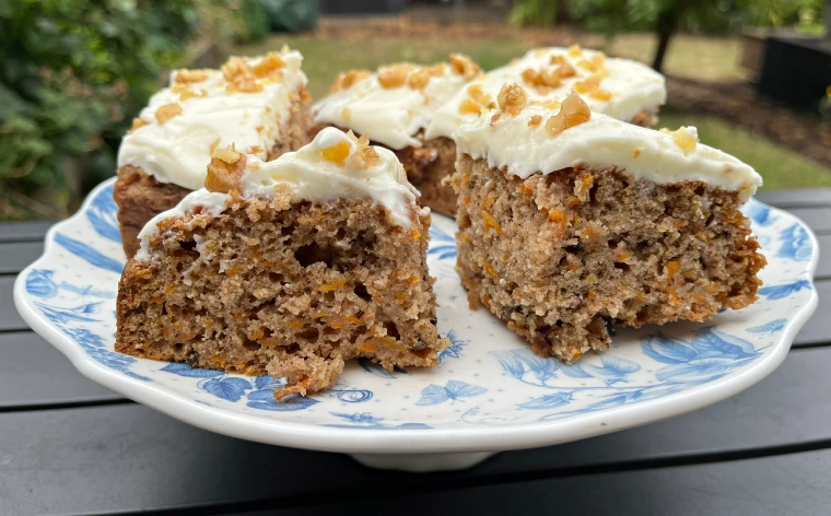 gluten free carrot cake traybake