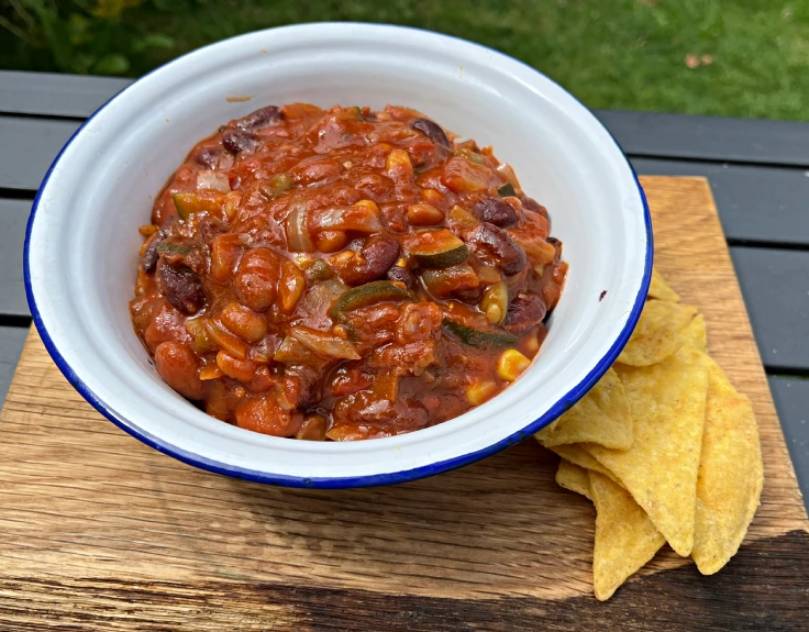 gluten free vegetable chilli with crisps