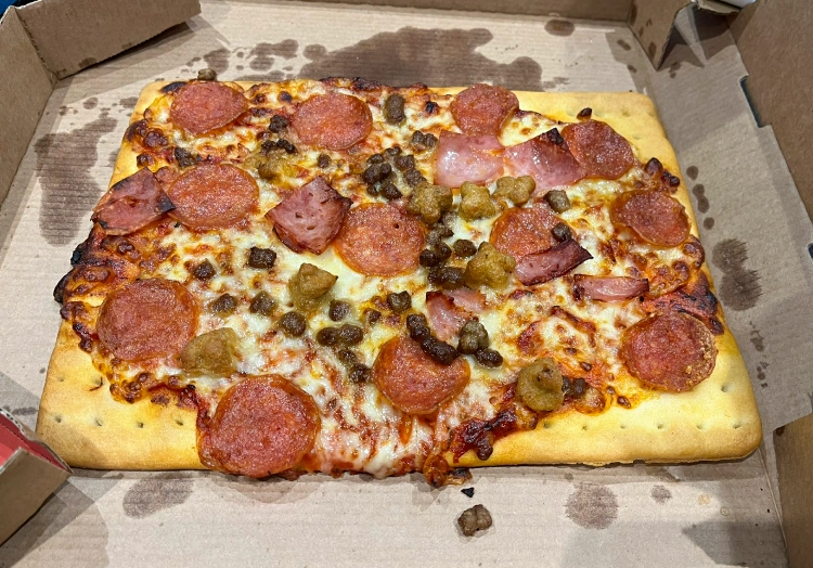 pizza hut gluten free closeup