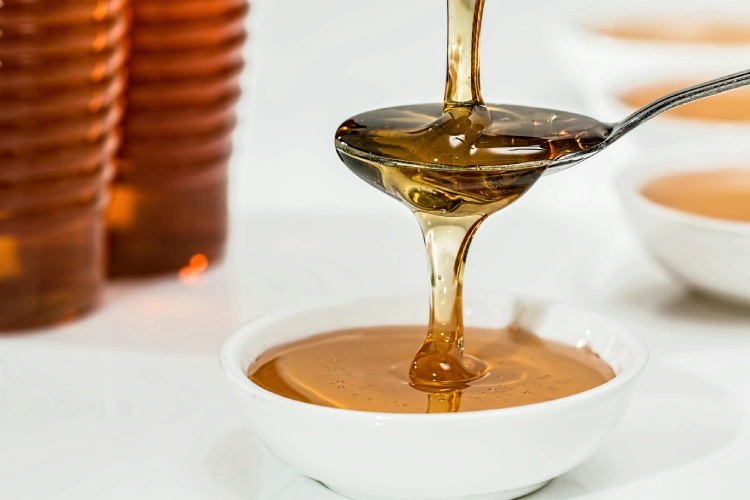 honey-on-spoon