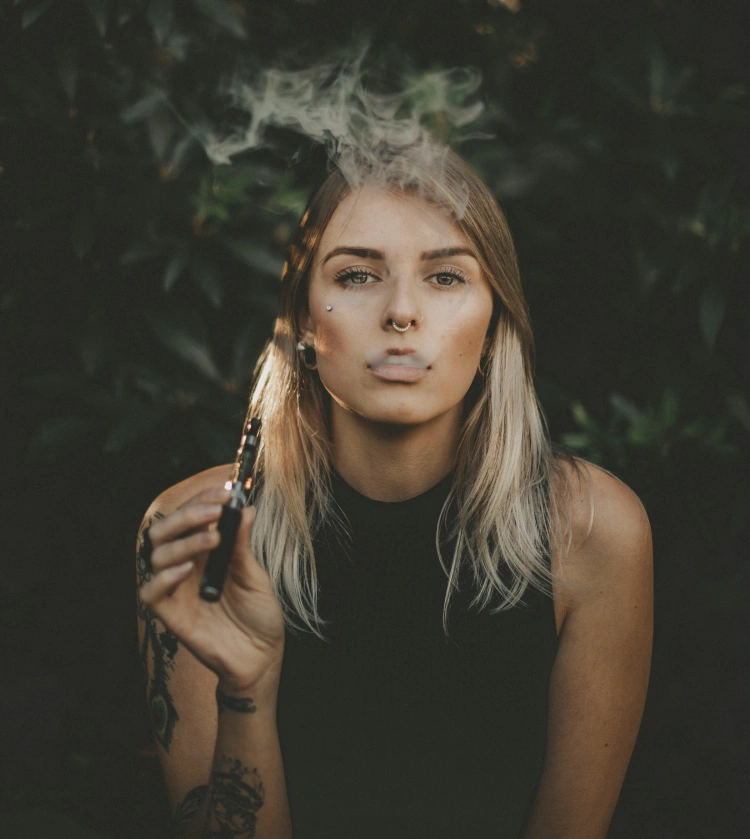 blonde smoking vape