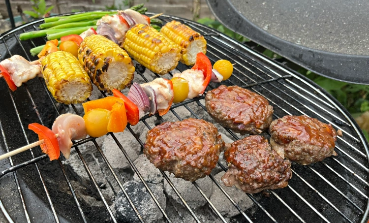 gluten-free mini bbq beef burgers