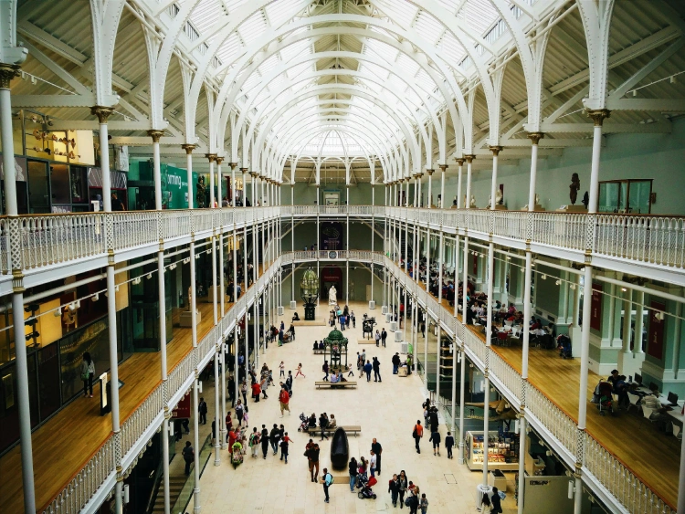 busy shopping center in edinburgh