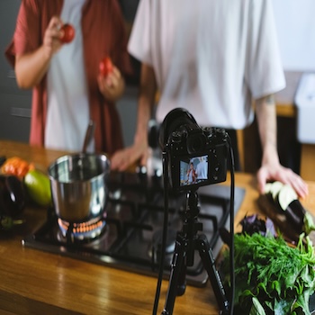 How to Create Mouth-Watering Cooking Videos for Your Food Blog