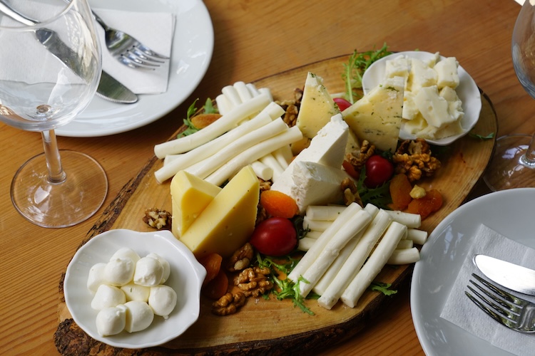 Chechil and Other Stretch Cheeses: The Technology of “Fibrous” Cheese Production